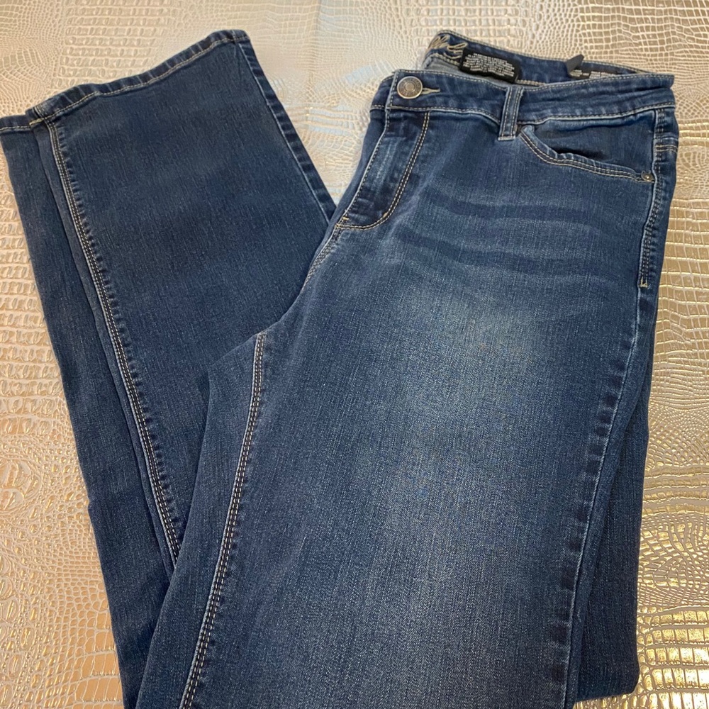 Women’s buffalo jeans sz 12 MIsha style Mid Rise
